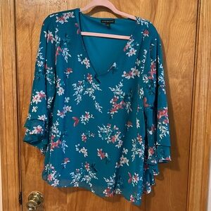 Lane Bryant 18/20 flutter sleeved blouse